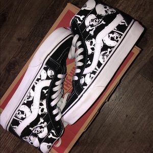 Skull High-Top Vans